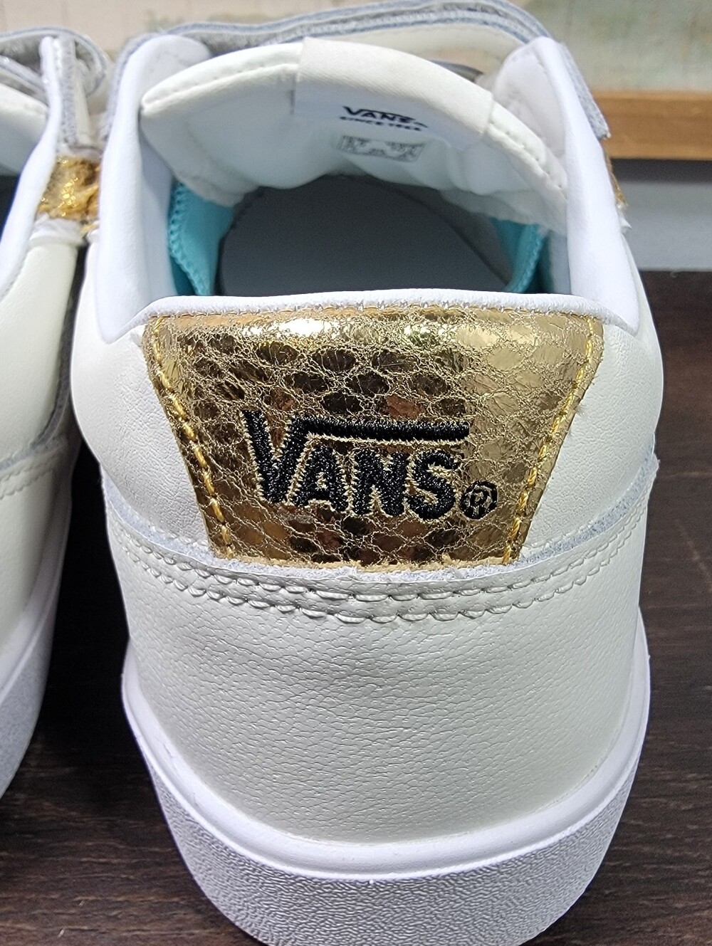 BRAND NEW Vans Lowland ComfyCush Velcro "Marshmallow/Gold Metallic" Women Sz 10 - Picture 7 of 9